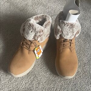 Skechers Tan Fur-Lined Ankle Boots size 10